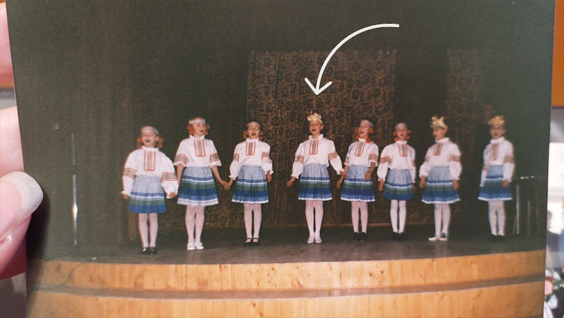 Здесь могла бы быть моя фотография в кокошнике и народном костюме, мне 10 лет, и я на сцене пою фолклорные песни